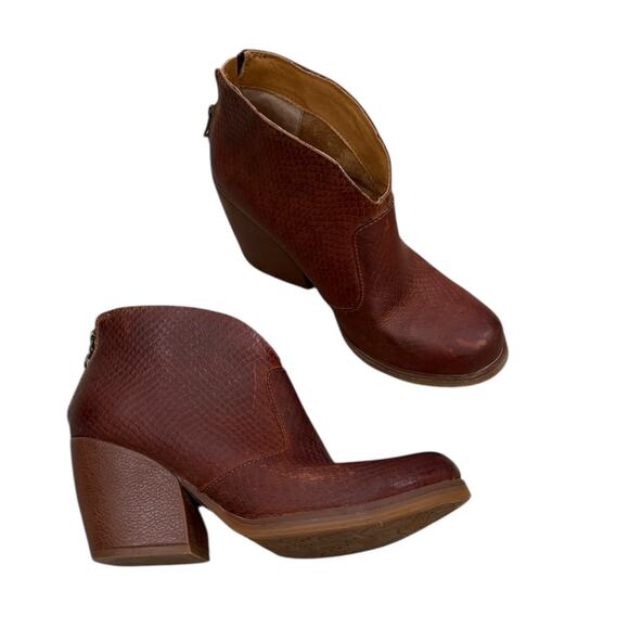 Kork-Ease Gemini Leather V Booties - Picture 11 of 11